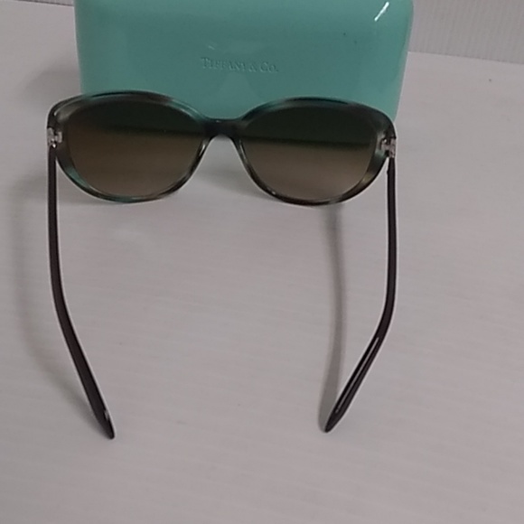 Tiffany woman sunglasses TF 4045 cat eye display picture 3